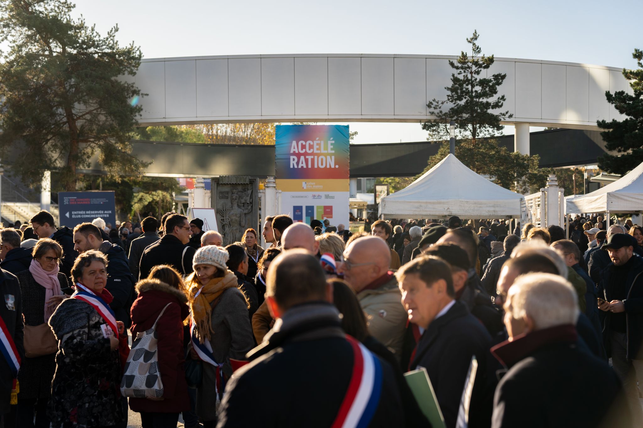 Arrivée des élus territoriaux au Salon des Maires et des Collectivités 2024, Porte de Versailles