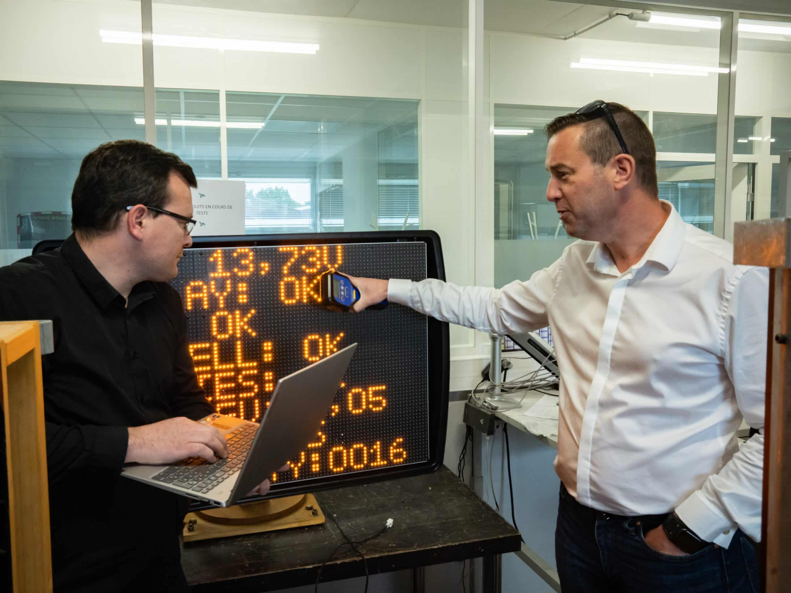 Le département technique qui contrôle la bonne conformité technique du journal électronique d'information EVOCITY.