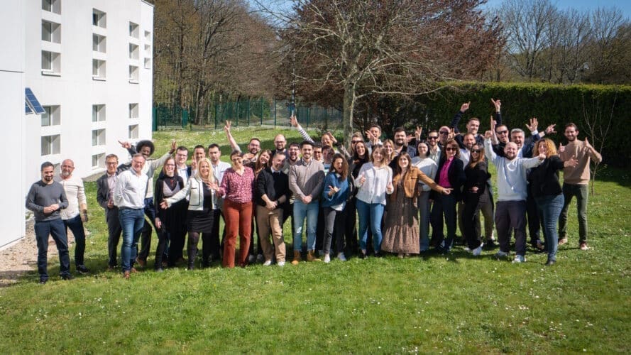 Tous les collaborateurs Elan Cité réunis pour une photo de groupe.