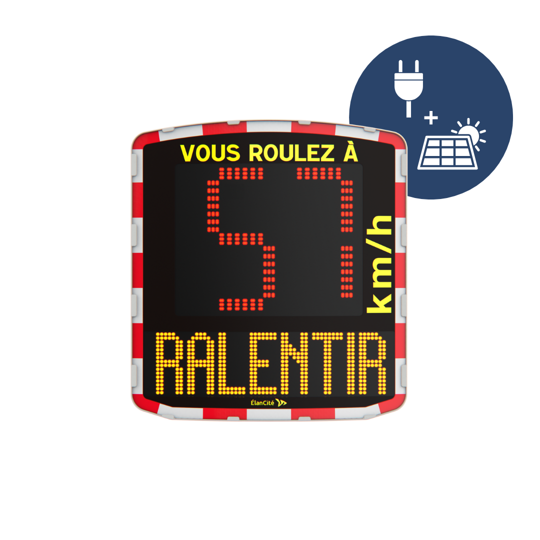 Packshot d'un radar pédagogique double alimentation qui affiche une allure de vitesse excessive de 57km/h et un message de prévention "RALENTIR"